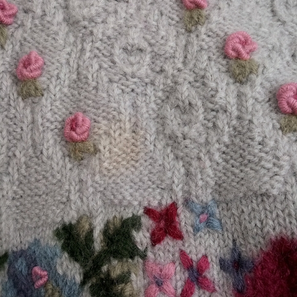 Norm Thompson vintage wool embroidered chunky knit gray sweater sz Medium - Picture 12 of 12